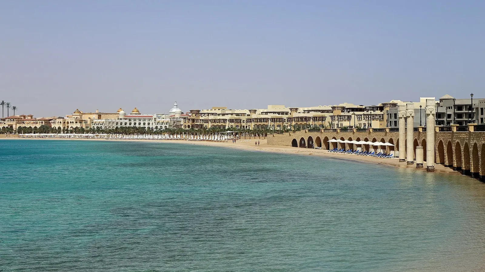 Resort coastline and turquoise water at Sahl Hasheesh