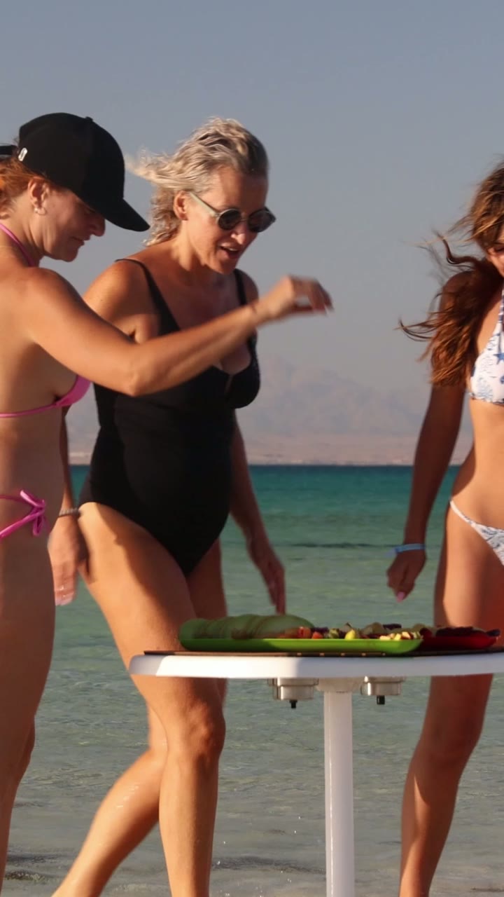 Guests sharing fruit during the MARO Red Sea experience